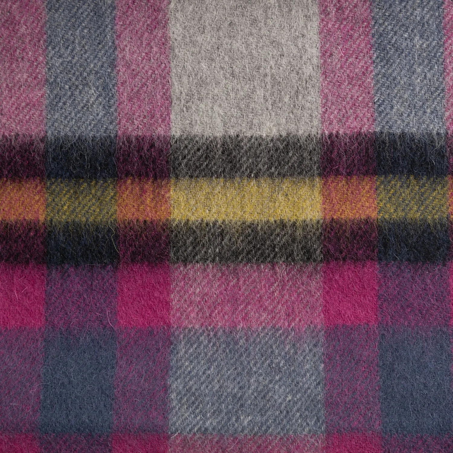 Edinburgh 100% Lambswool Tartan Scarf Deco Check Raspberry