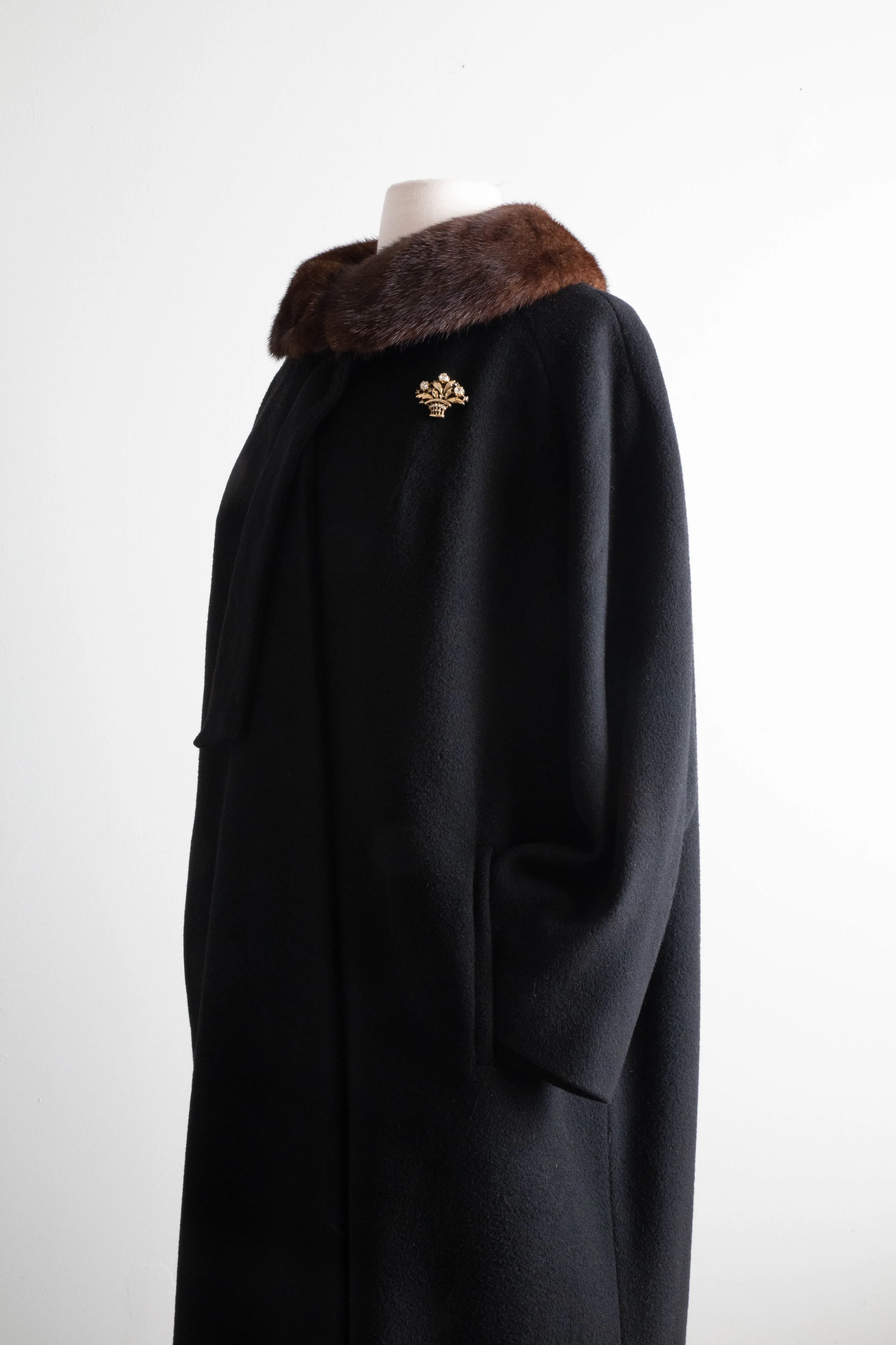 Gorgeous Late 1950's Black Cashmere Cocoon Coat With Mink Collar / ML
