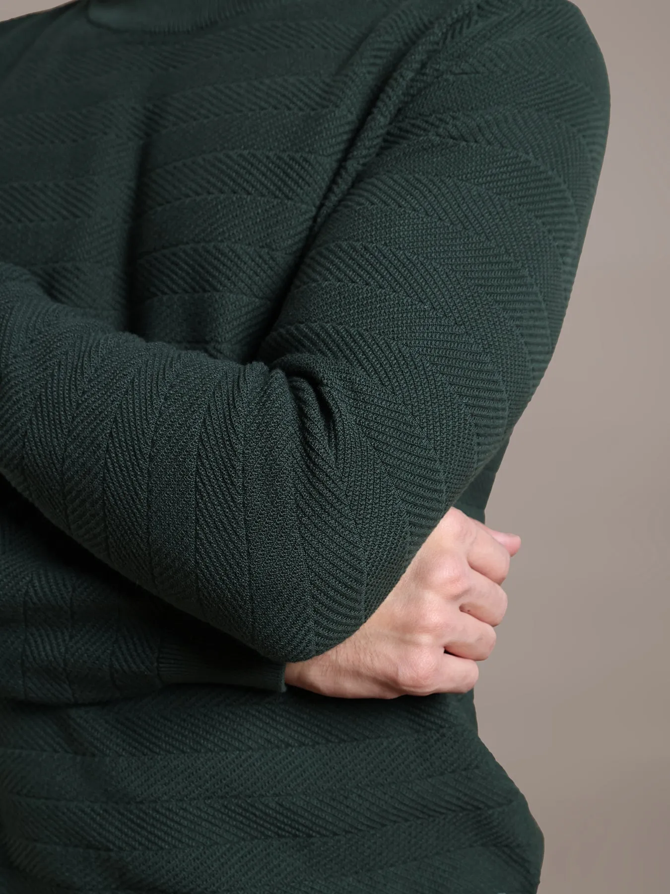 Knitted Dark Green Plain Regular Fit Full Sleeve Casual Pullover