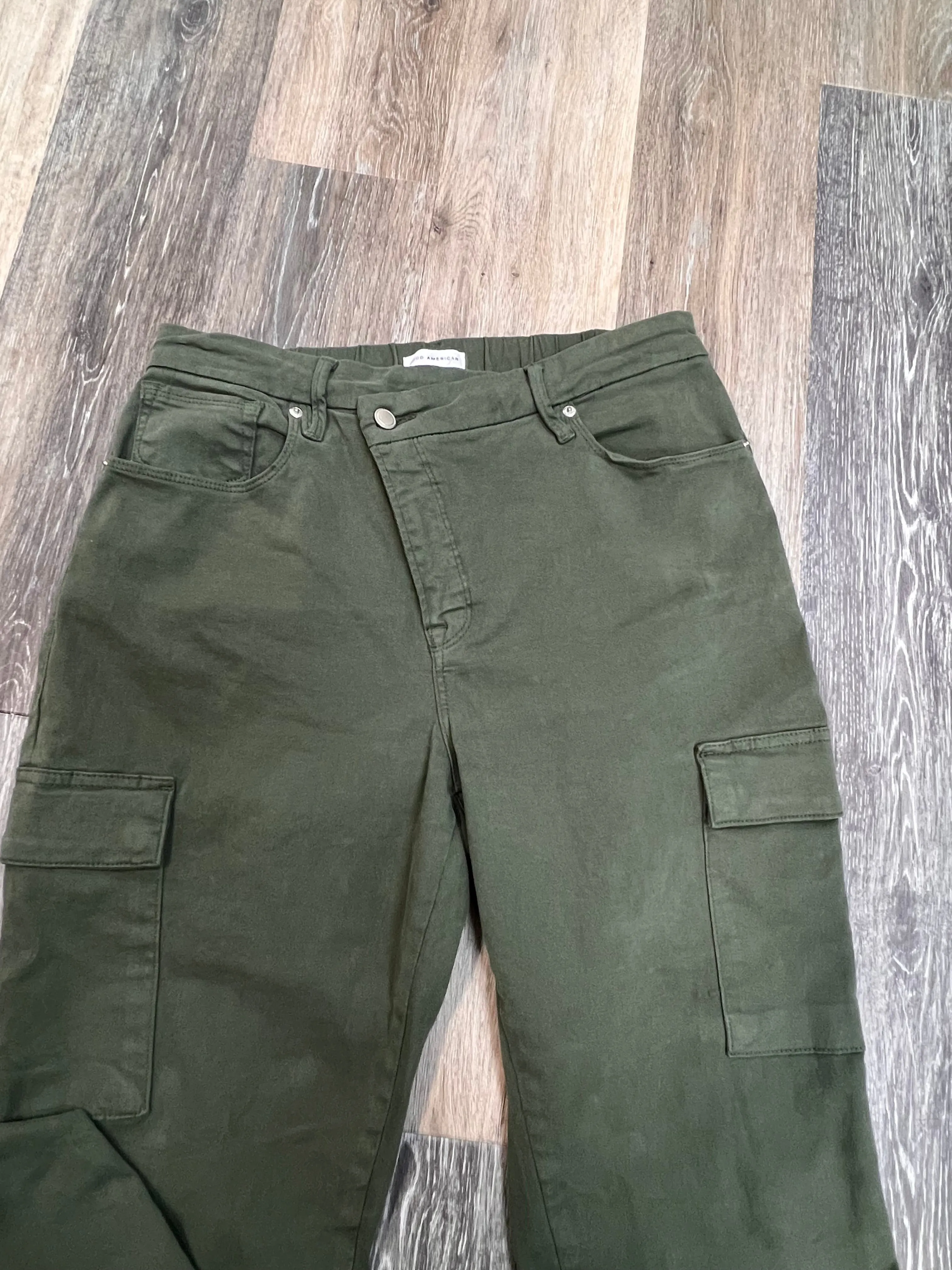 Pants Cargo & Utility By Good American In Green, Size: 12/31