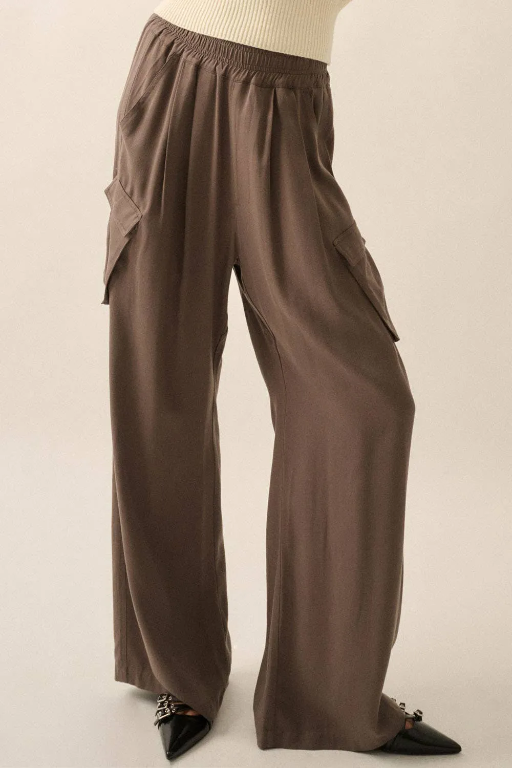 Solid Twill Wide-Leg Cargo Pants in Epresso