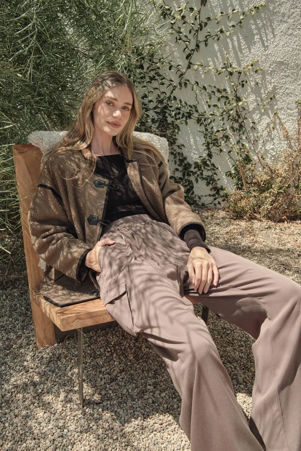Solid Twill Wide-Leg Cargo Pants in Epresso