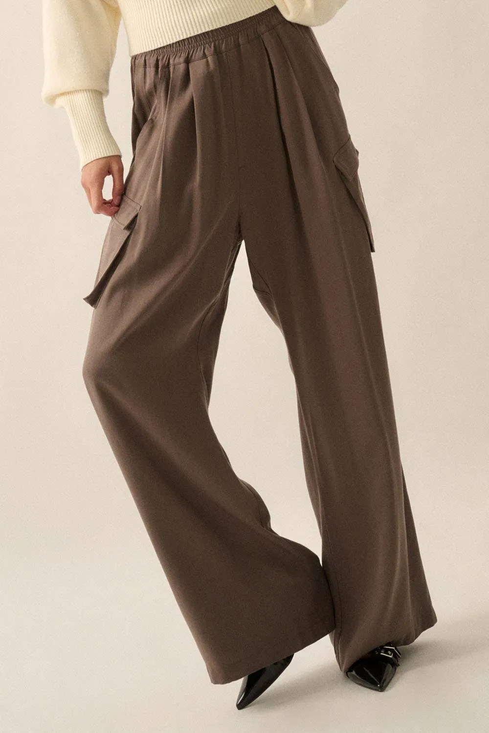 Solid Twill Wide-Leg Cargo Pants in Epresso