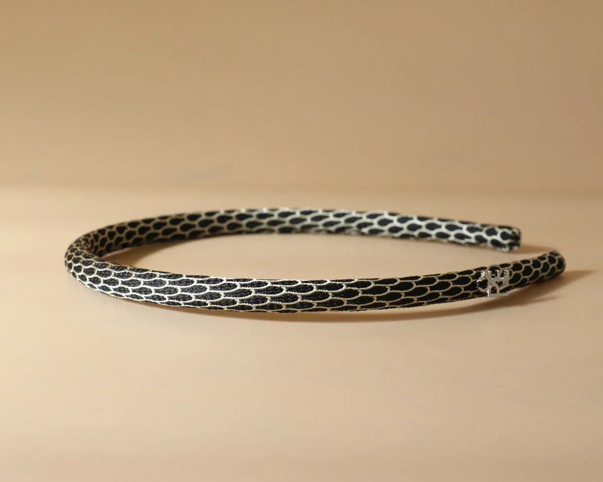 Tight Headband Black White No Studs